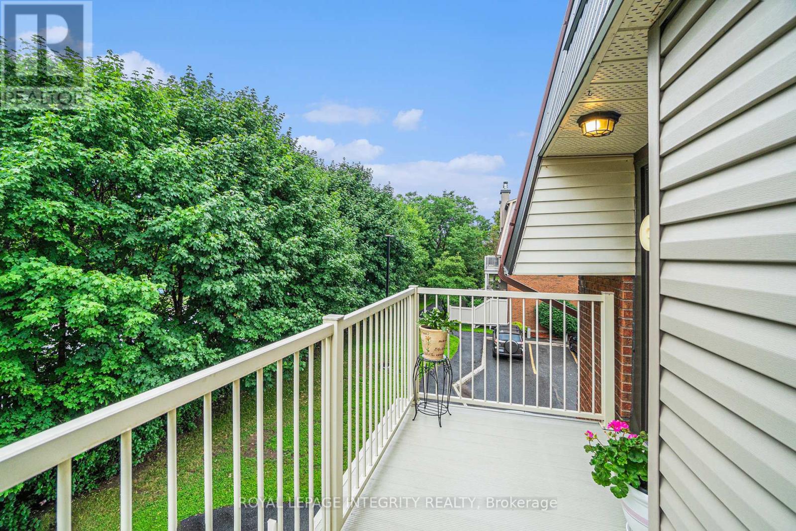 Photo 7 of 7 6 Sweetbriar Circle, Ottawa ON