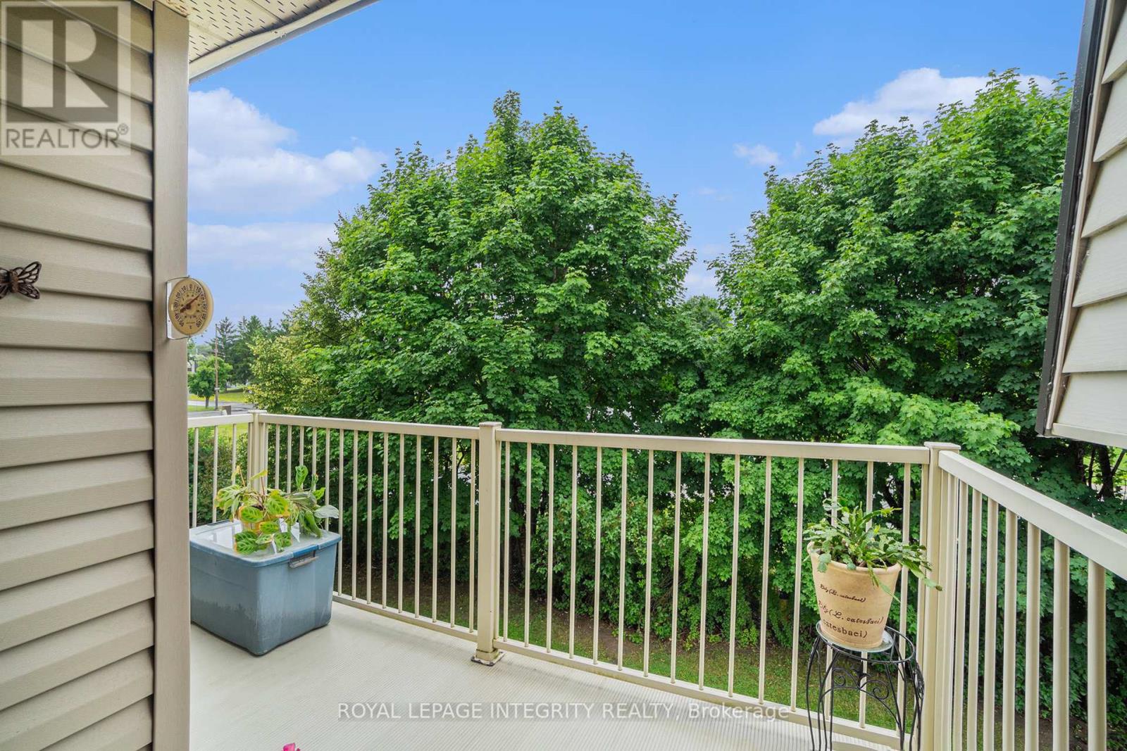 Photo 6 of 7 6 Sweetbriar Circle, Ottawa ON