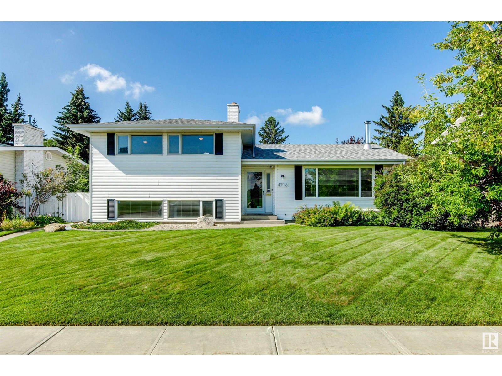 Photo 1 of 4716 124 St Nw, Edmonton AB