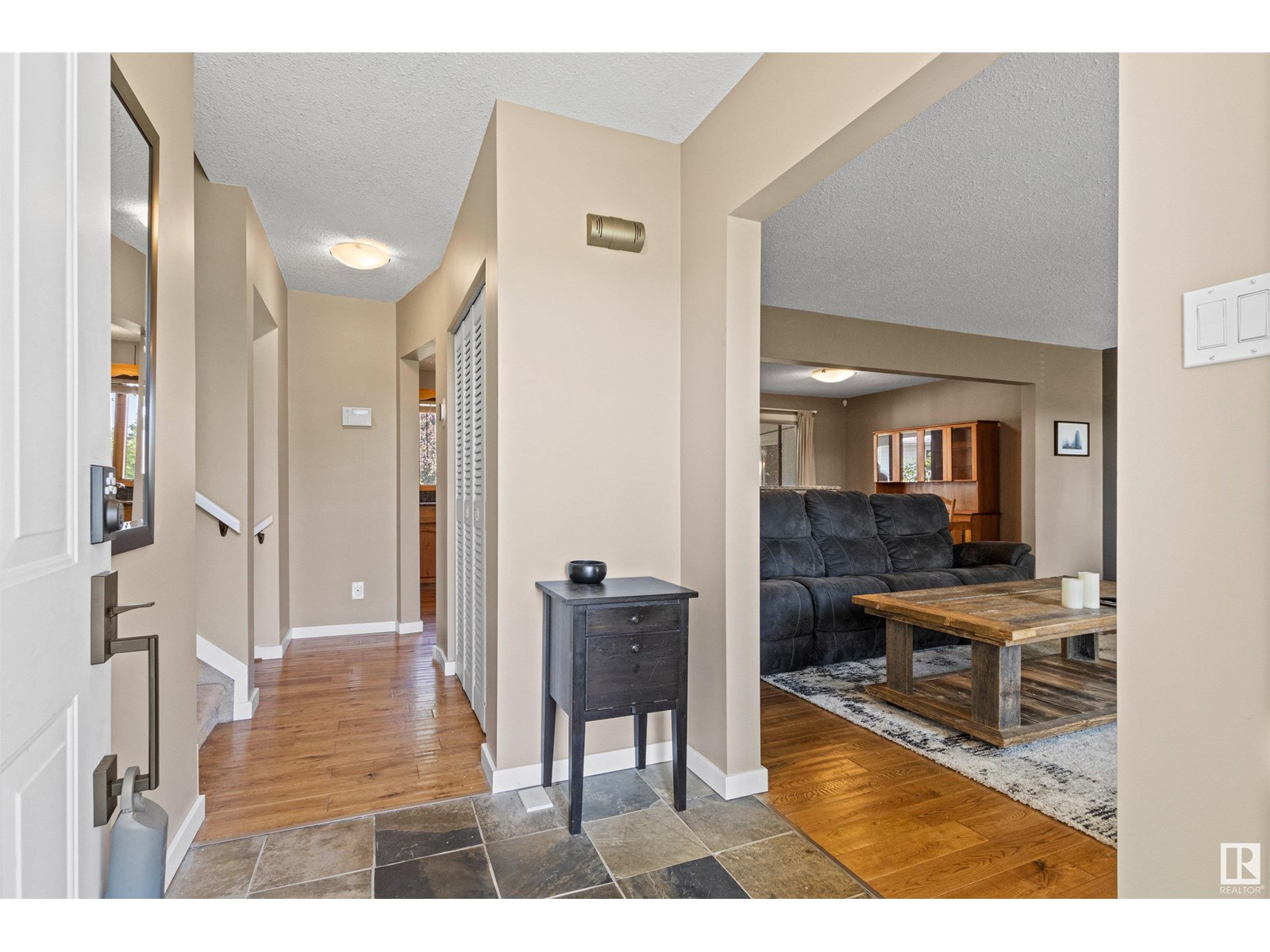 Photo 5 of 4716 124 St Nw, Edmonton AB