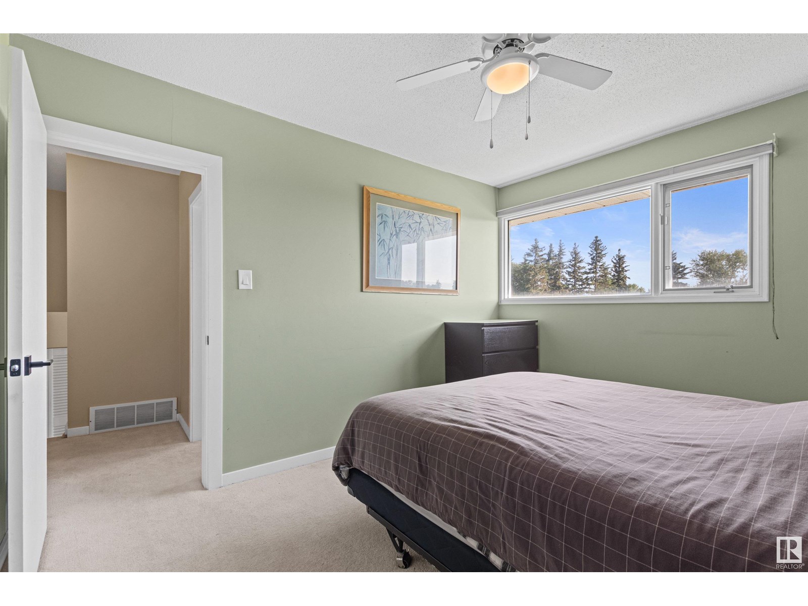 Photo 27 of 4716 124 St Nw, Edmonton AB