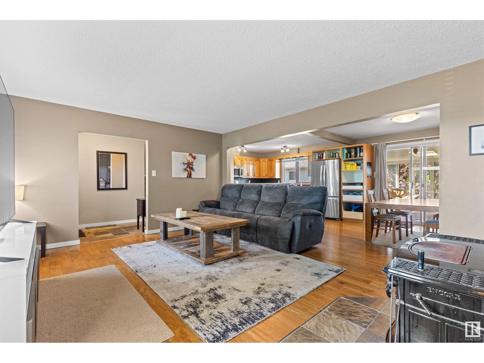 Photo 9 of 4716 124 St Nw, Edmonton AB