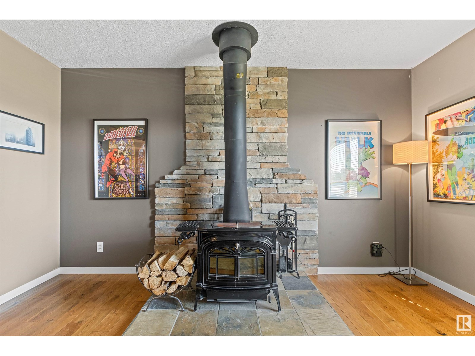 Photo 10 of 4716 124 St Nw, Edmonton AB