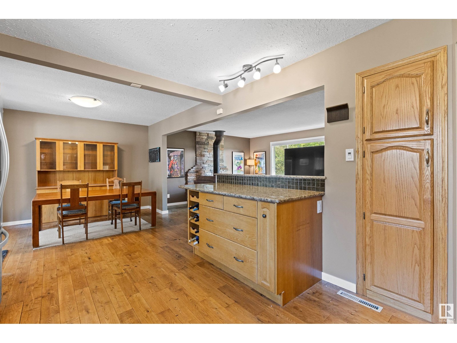Photo 19 of 4716 124 St Nw, Edmonton AB