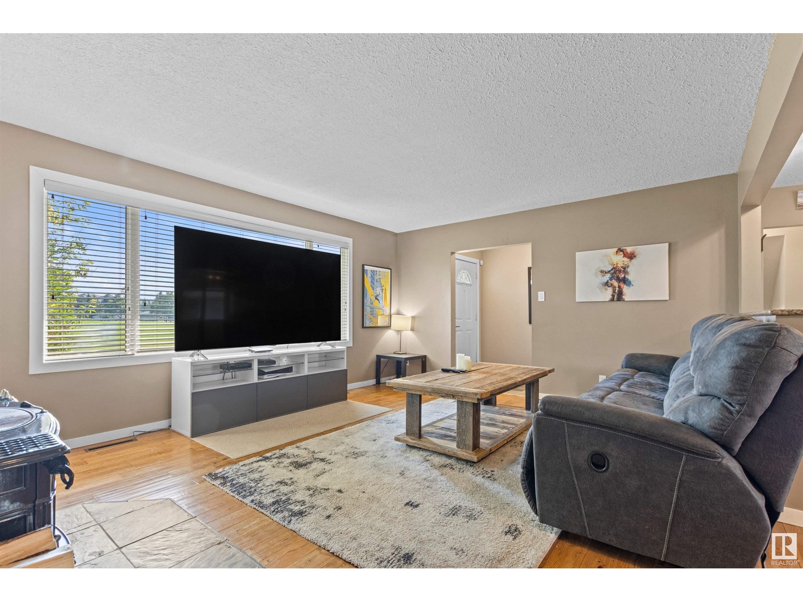 Photo 11 of 4716 124 St Nw, Edmonton AB