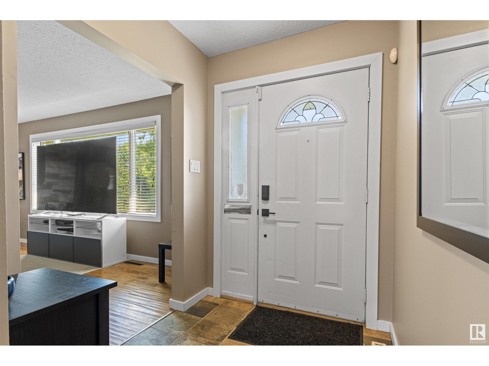 Photo 6 of 4716 124 St Nw, Edmonton AB