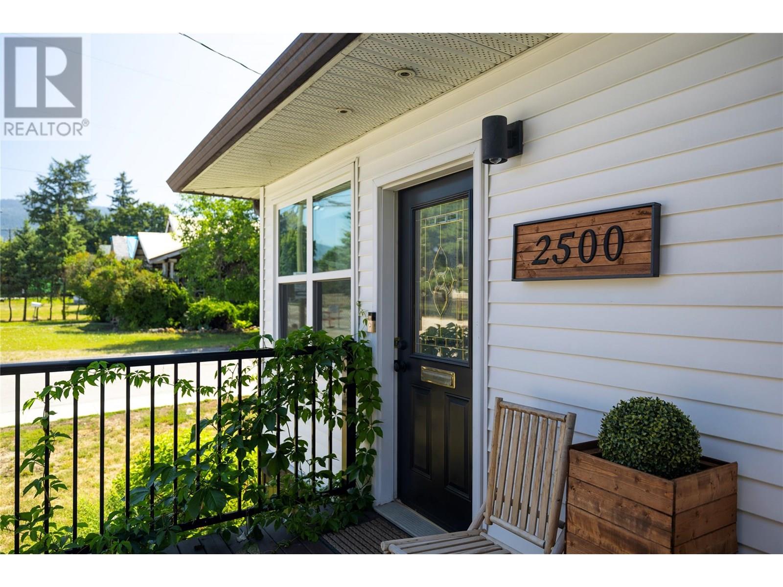 Photo 4 of 2500 39 Avenue, Vernon BC