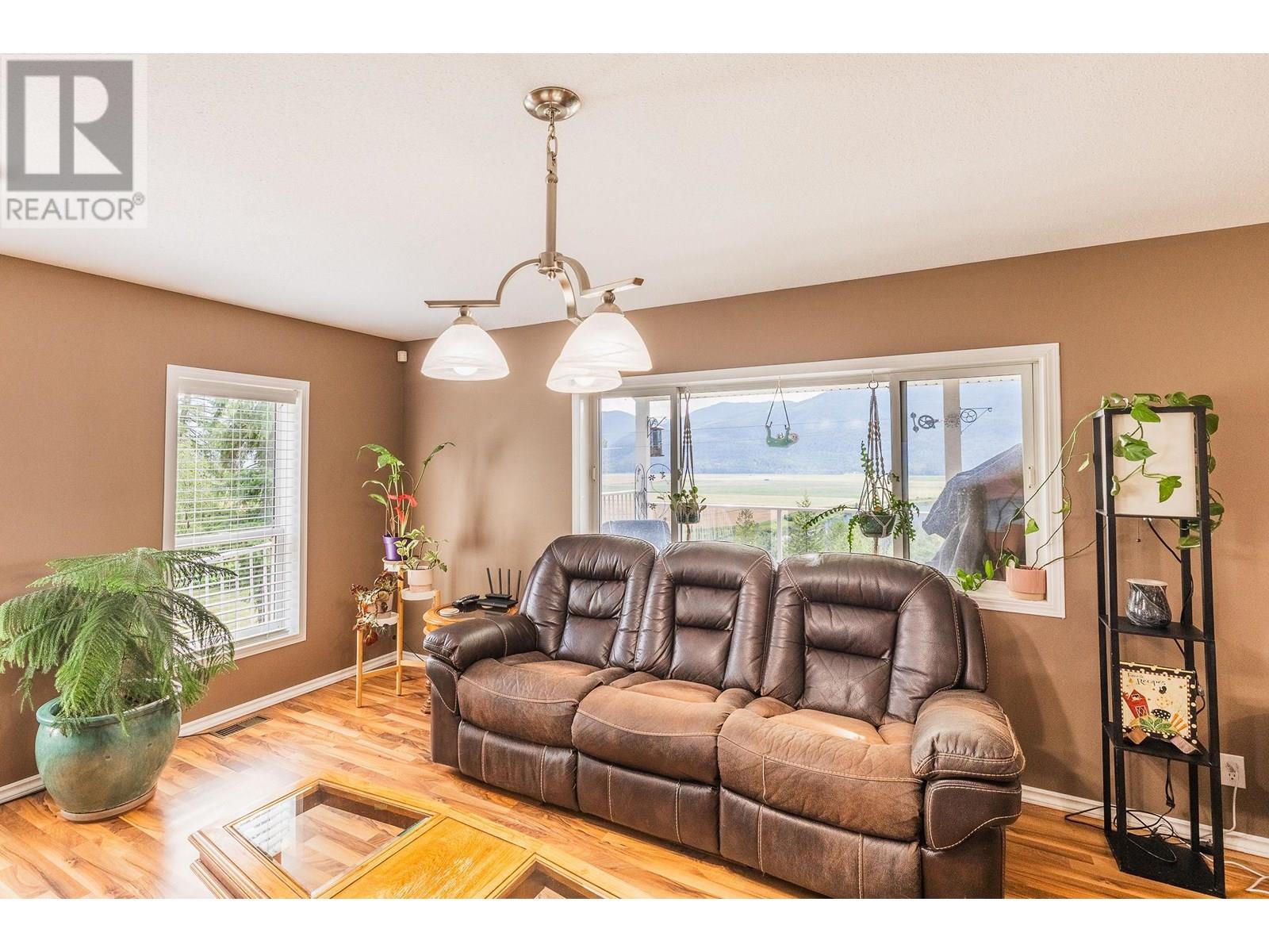 Photo 31 of 1325 Fox Tree Hill Road, Creston BC