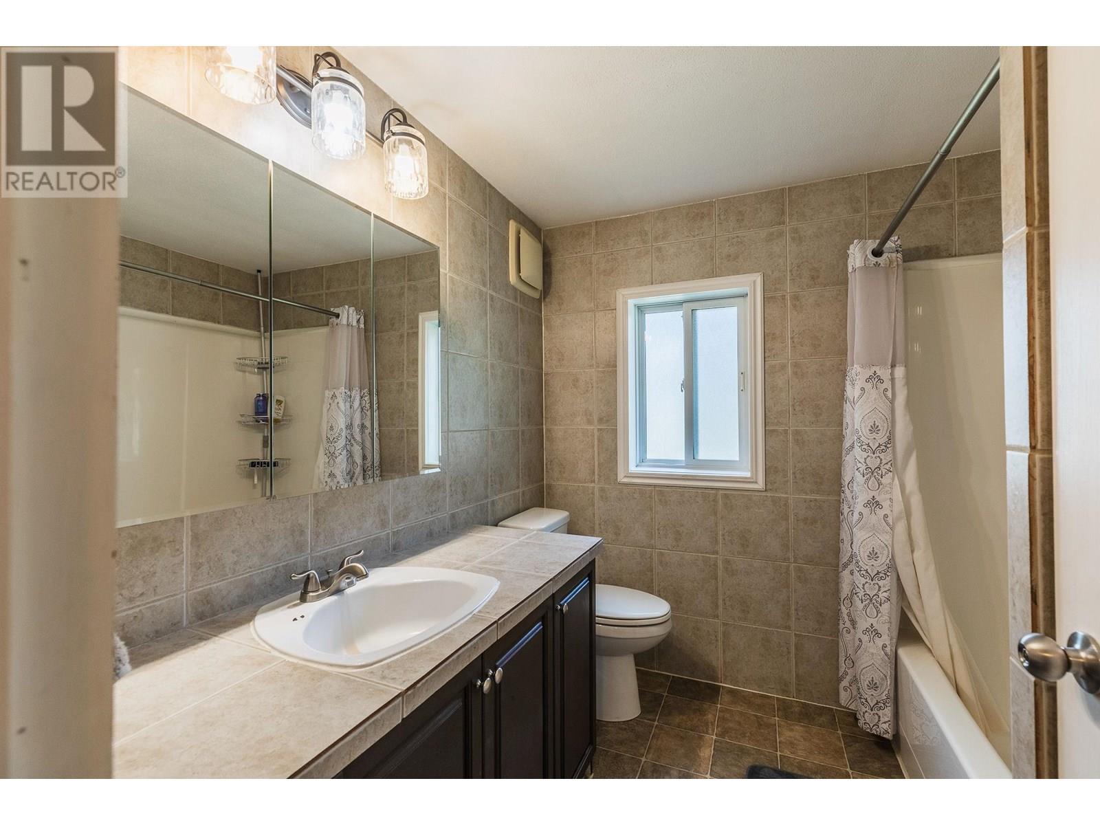 Photo 10 of 1325 Fox Tree Hill Road, Creston BC