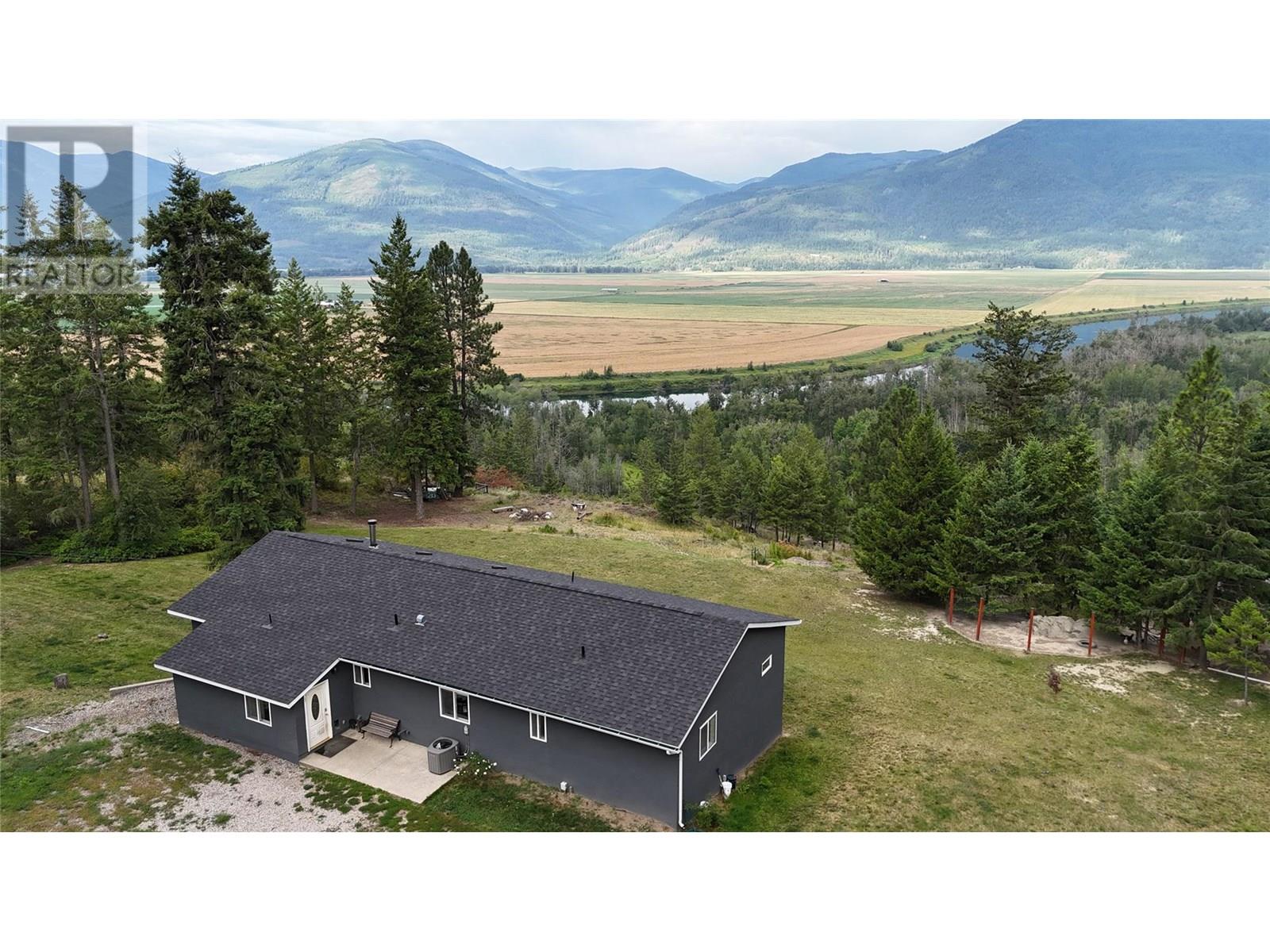 Photo 2 of 1325 Fox Tree Hill Road, Creston BC