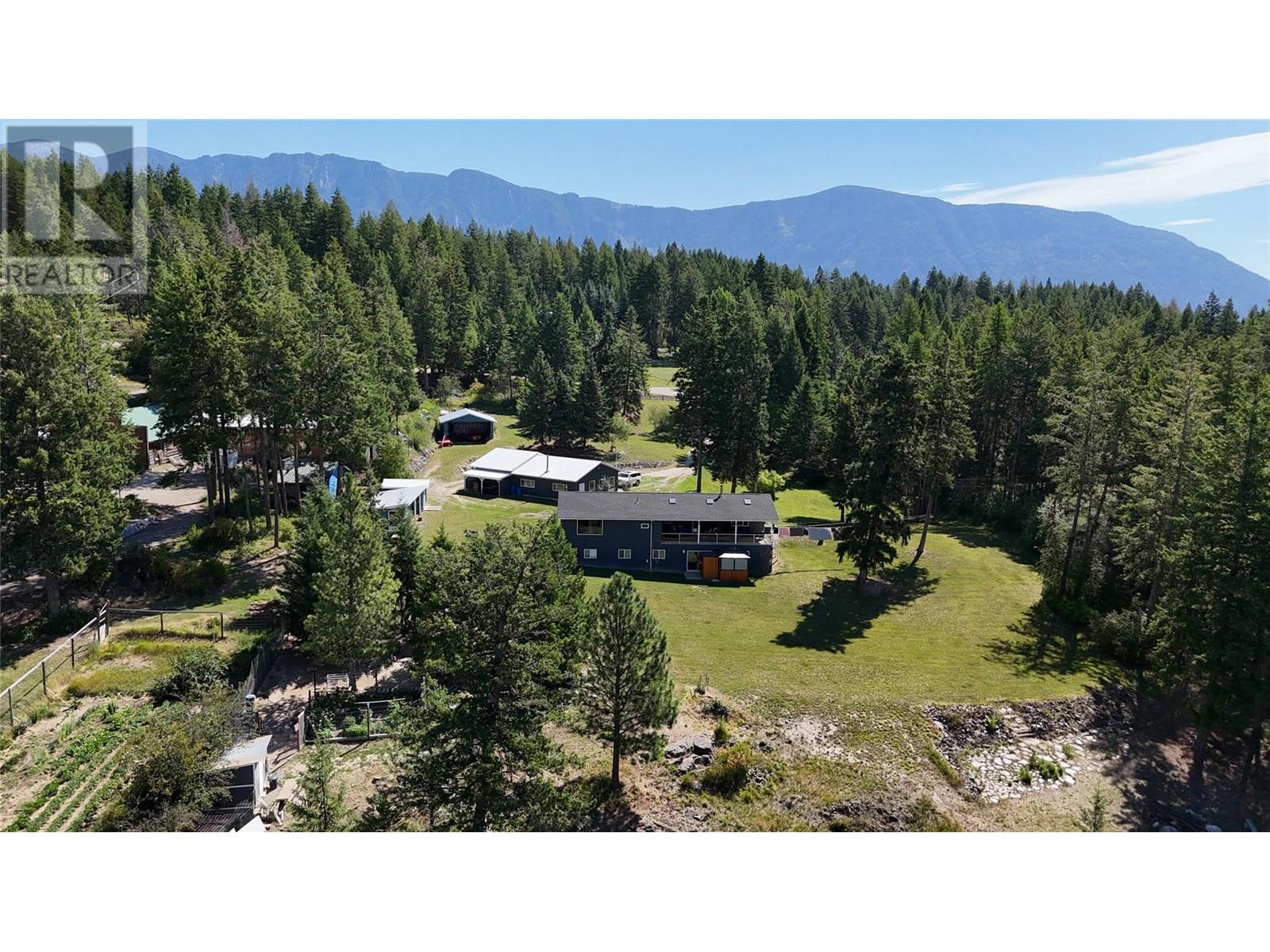 Photo 18 of 1325 Fox Tree Hill Road, Creston BC