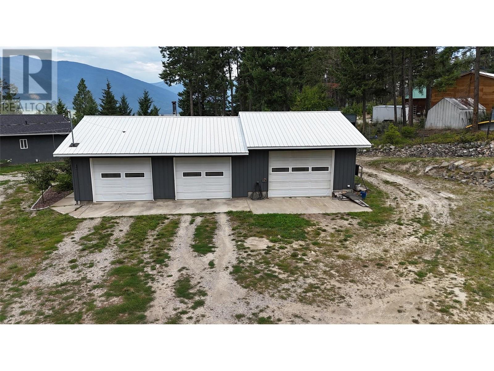 Photo 14 of 1325 Fox Tree Hill Road, Creston BC