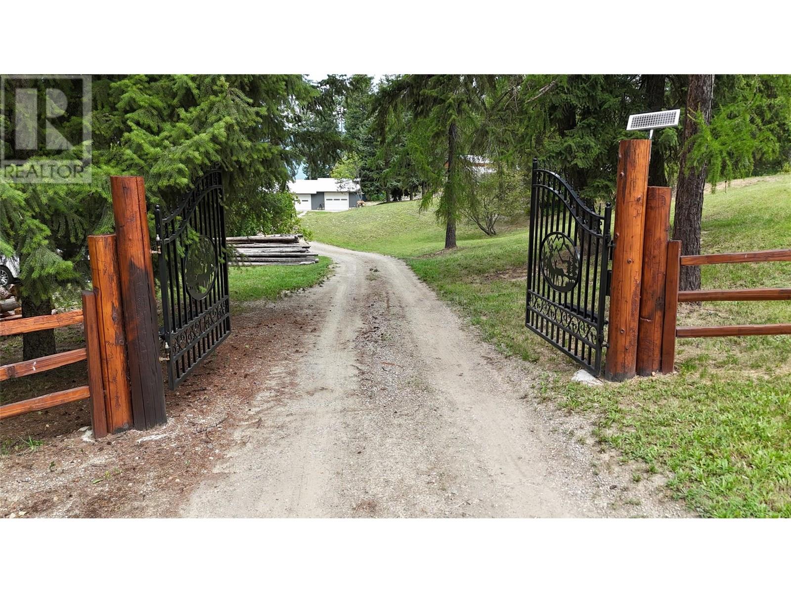 Photo 12 of 1325 Fox Tree Hill Road, Creston BC