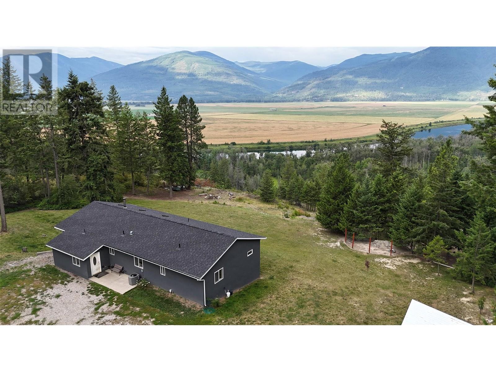 Photo 8 of 1325 Fox Tree Hill Road, Creston BC
