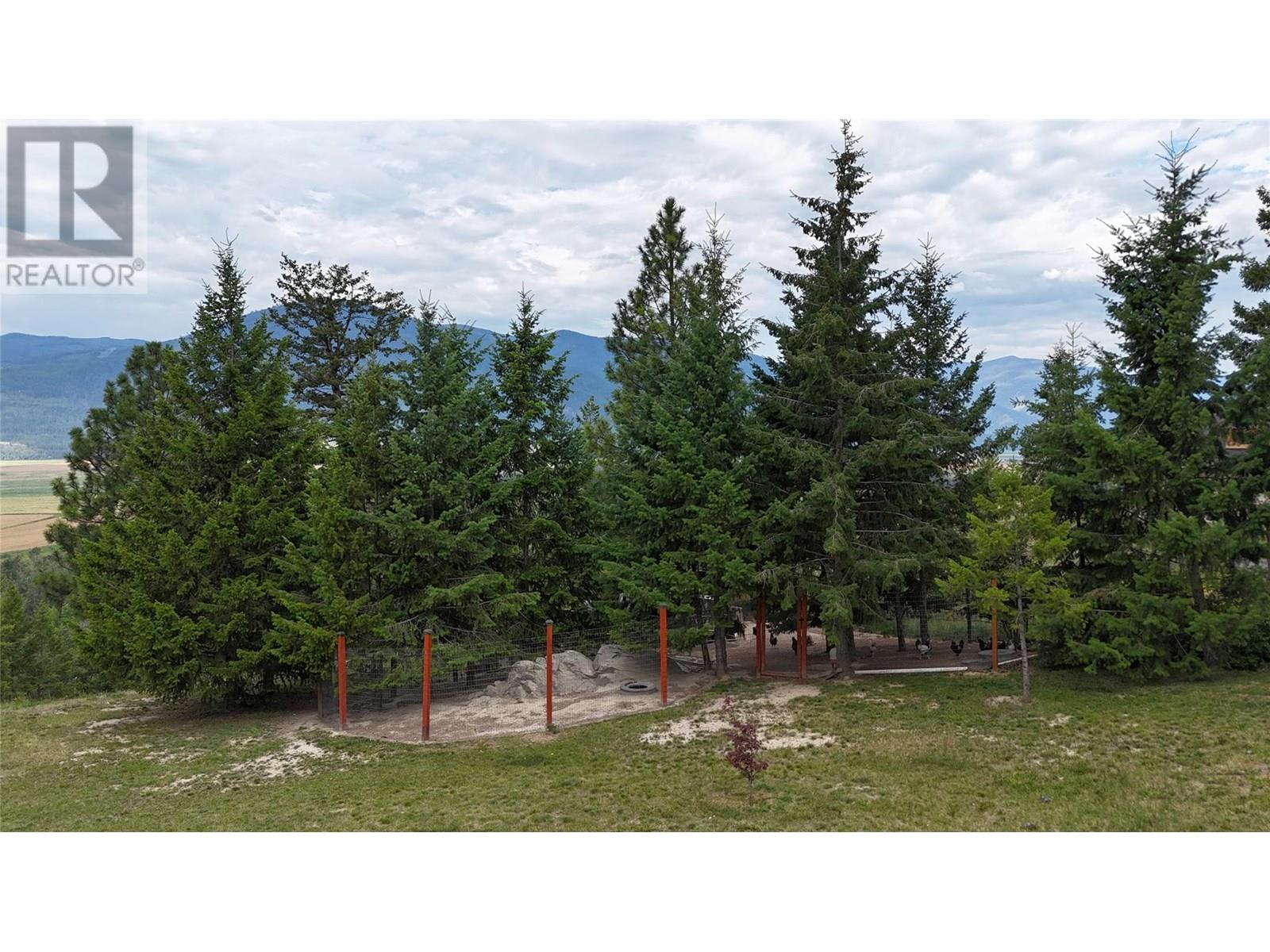 Photo 13 of 1325 Fox Tree Hill Road, Creston BC