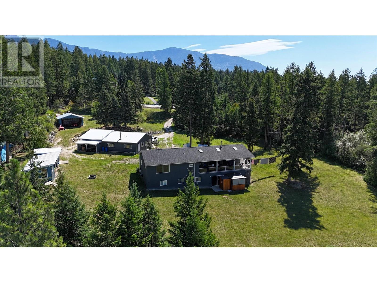 Photo 4 of 1325 Fox Tree Hill Road, Creston BC
