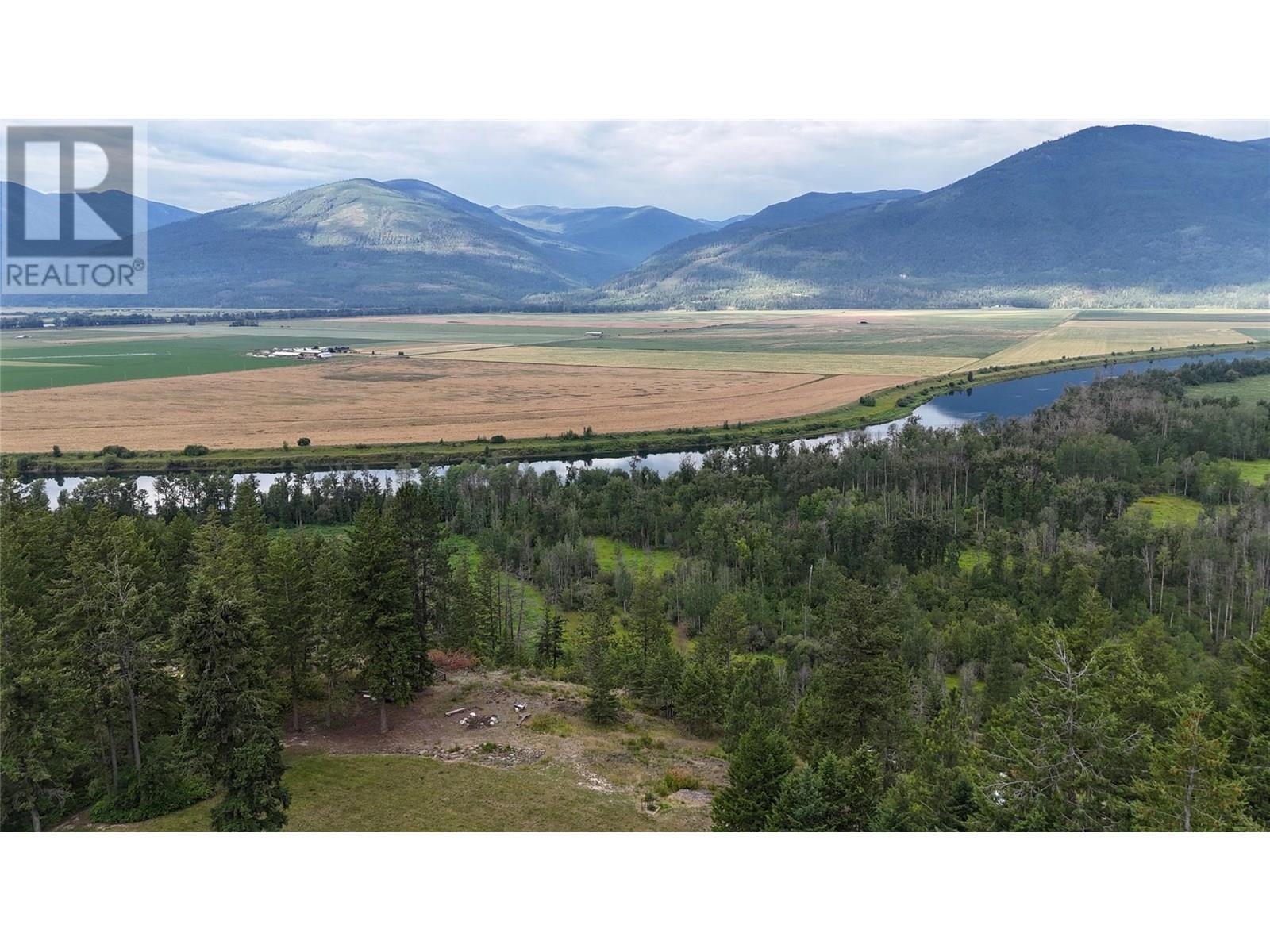 Photo 3 of 1325 Fox Tree Hill Road, Creston BC