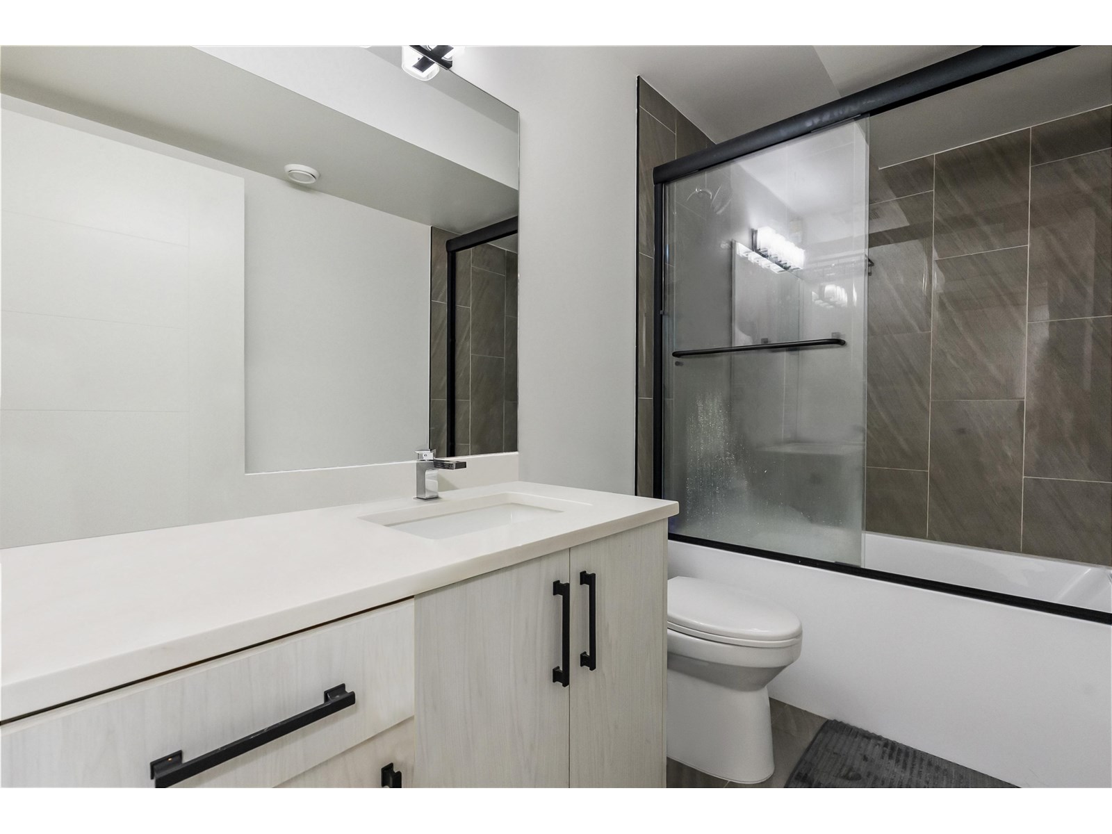 19637 76 AVENUE, Langley