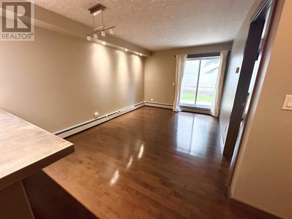 Photo 9 of 104 2411 29 Street Sw, Calgary AB