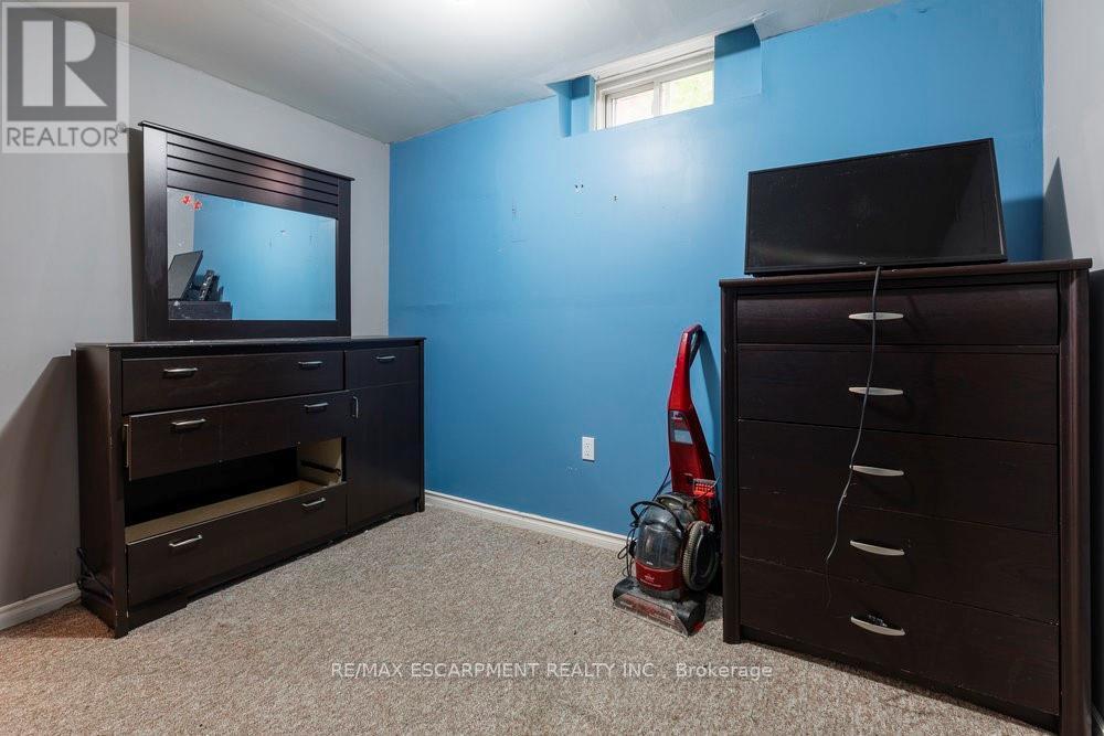 Photo 4 of 16 Avatar Place S, Hamilton ON