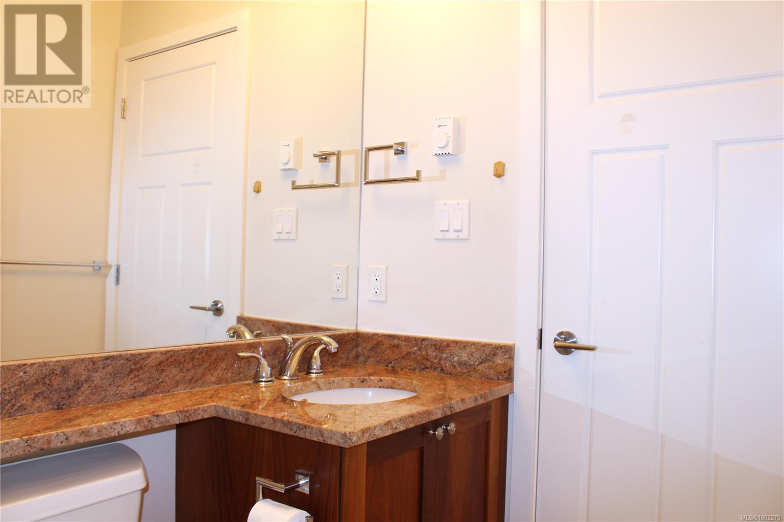 Photo 8 of 320 99 Chapel St, Nanaimo BC