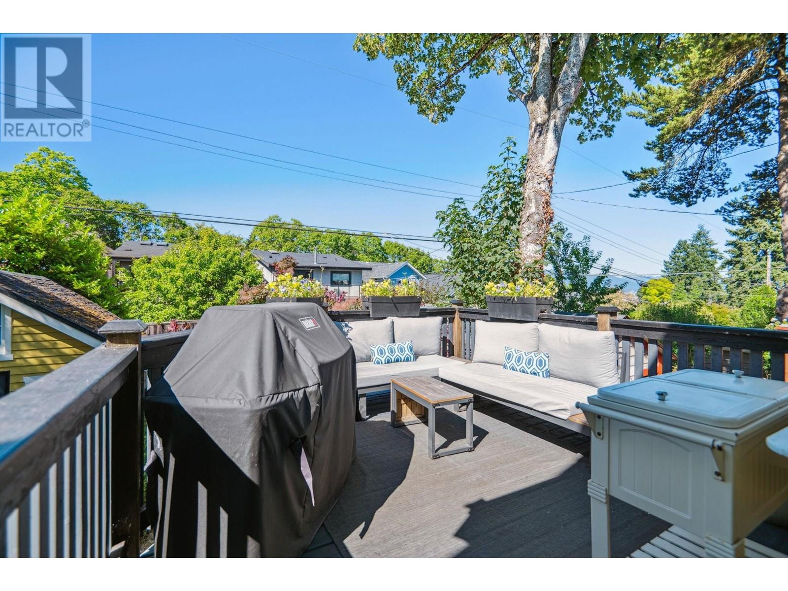 Photo 9 of 4533 W 8th Avenue, Vancouver BC