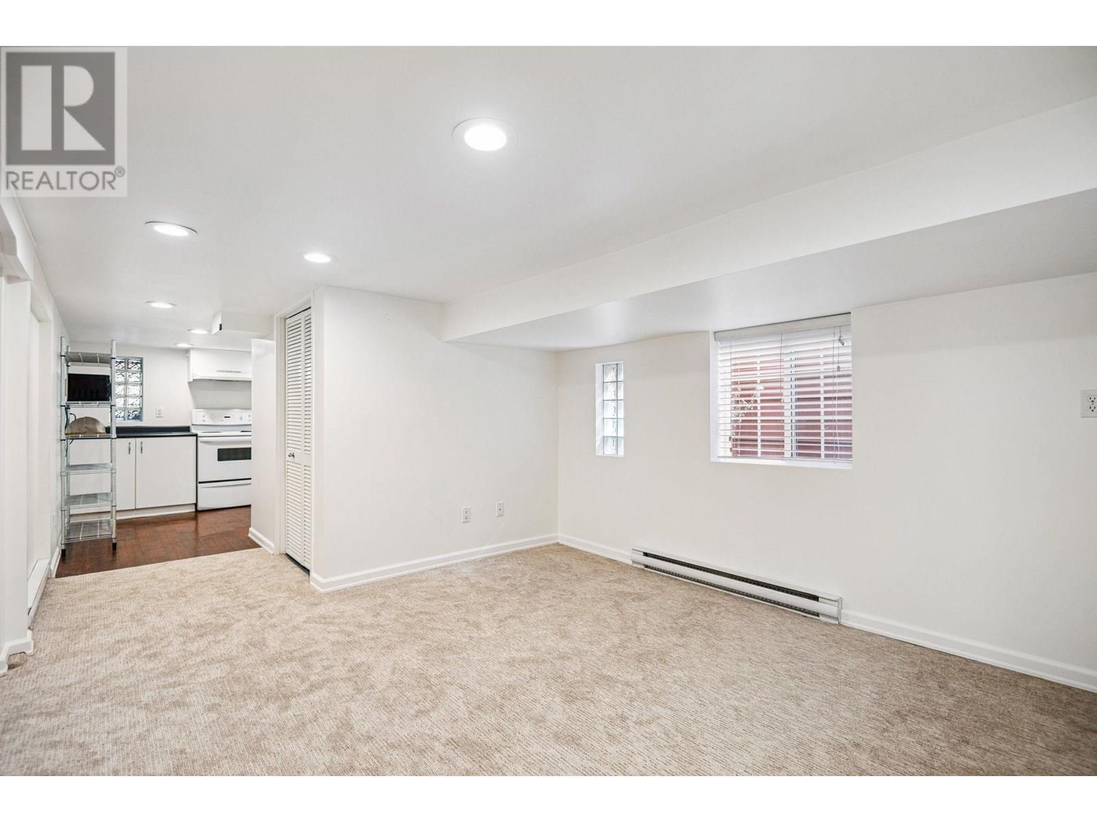 Photo 17 of 4533 W 8th Avenue, Vancouver BC