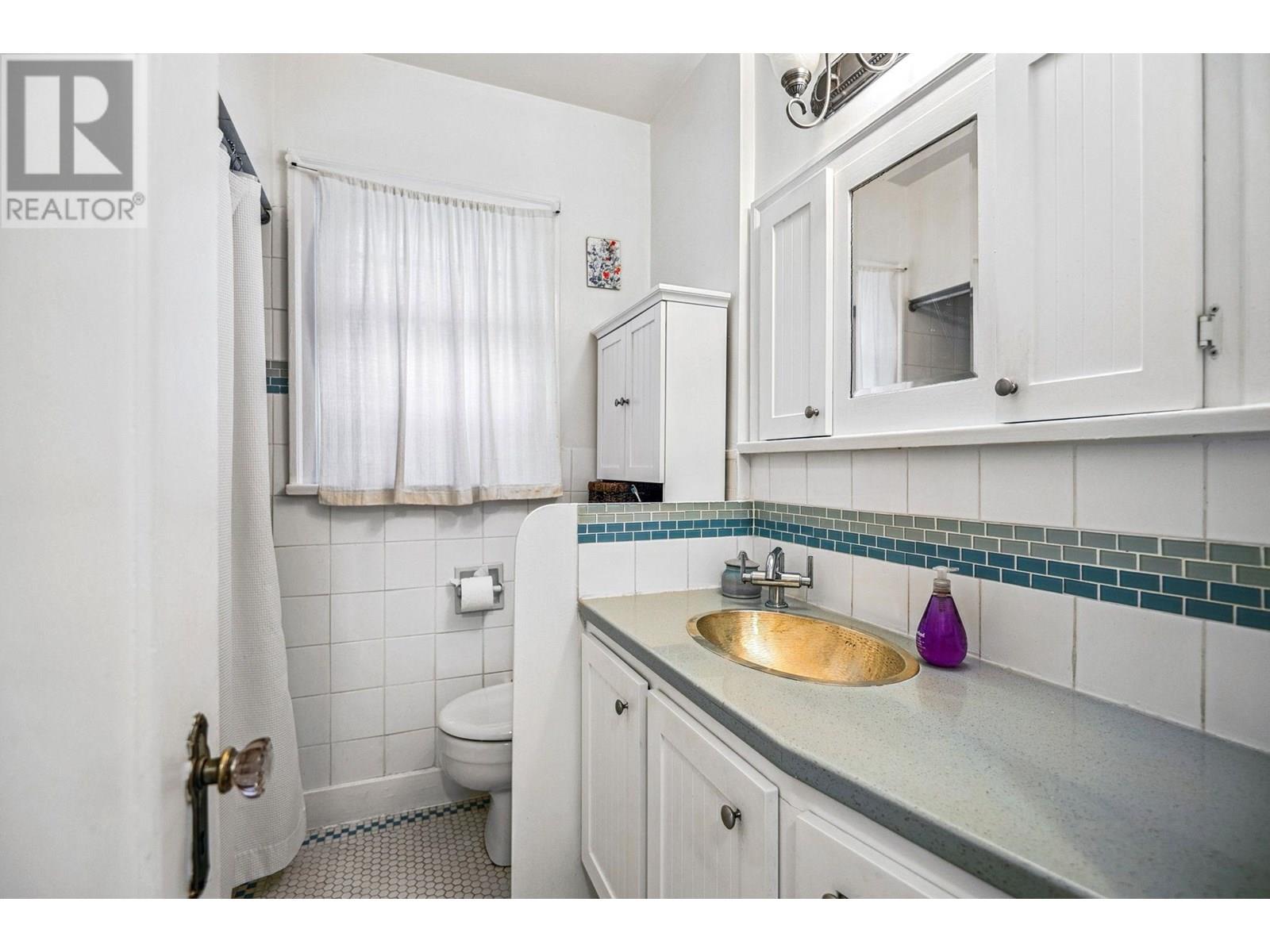 Photo 14 of 4533 W 8th Avenue, Vancouver BC
