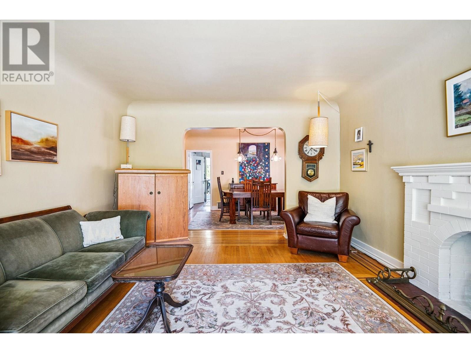 Photo 5 of 4533 W 8th Avenue, Vancouver BC