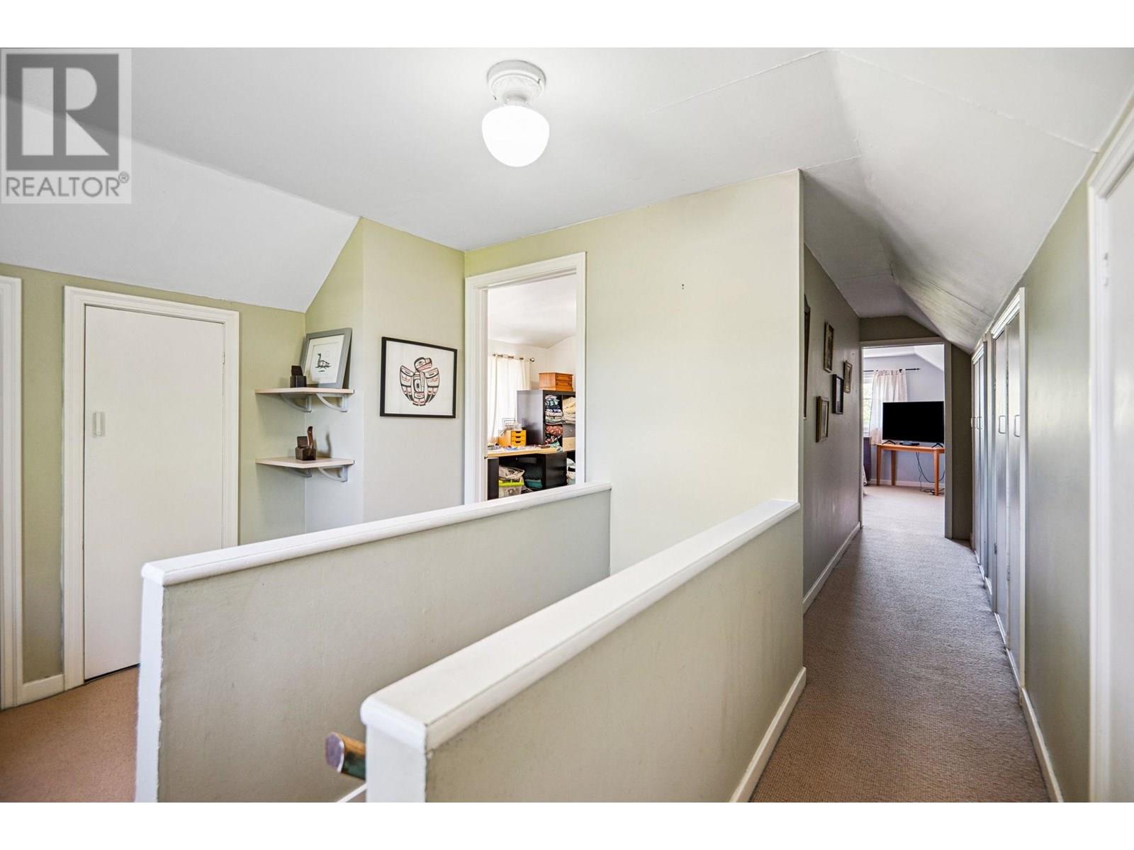 Photo 12 of 4533 W 8th Avenue, Vancouver BC