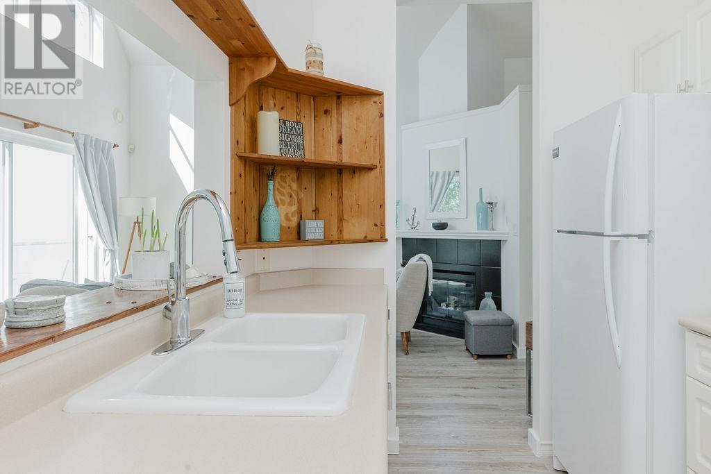 4 5740 MARINE WAY, Sechelt