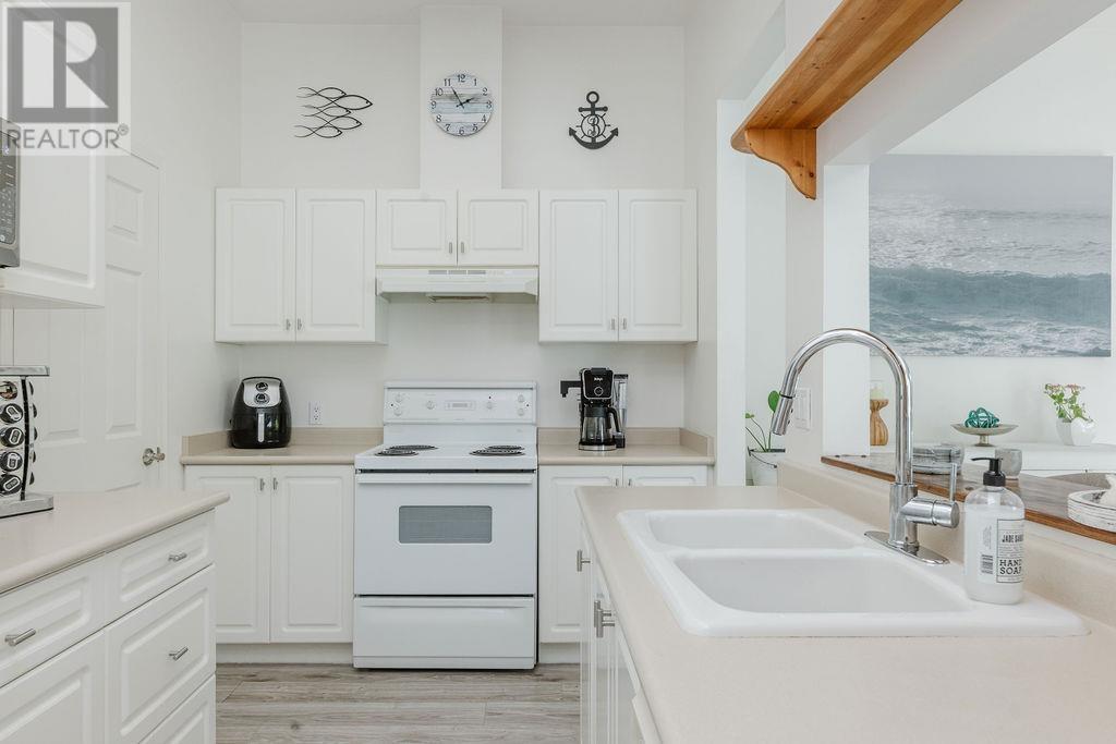 4 5740 MARINE WAY, Sechelt