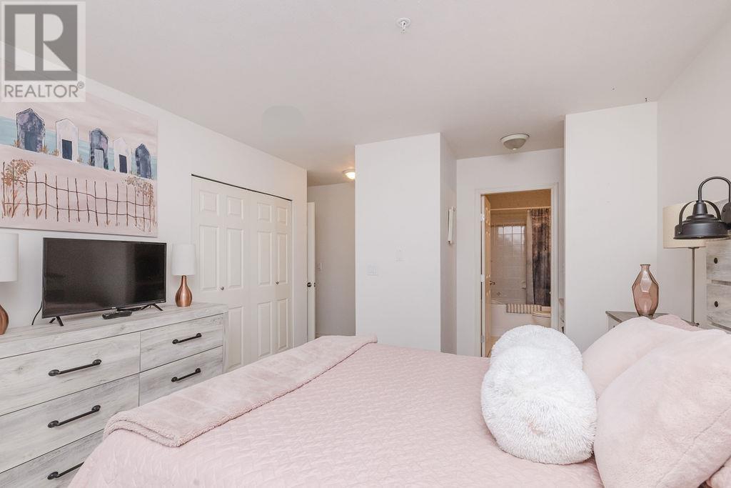 4 5740 MARINE WAY, Sechelt