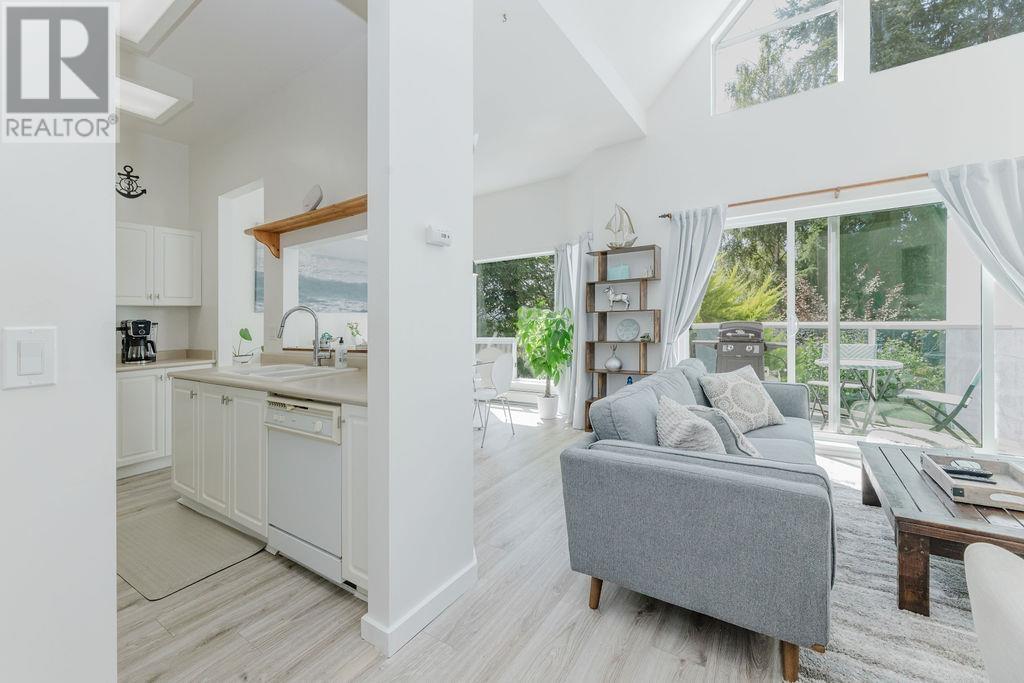 4 5740 MARINE WAY, Sechelt
