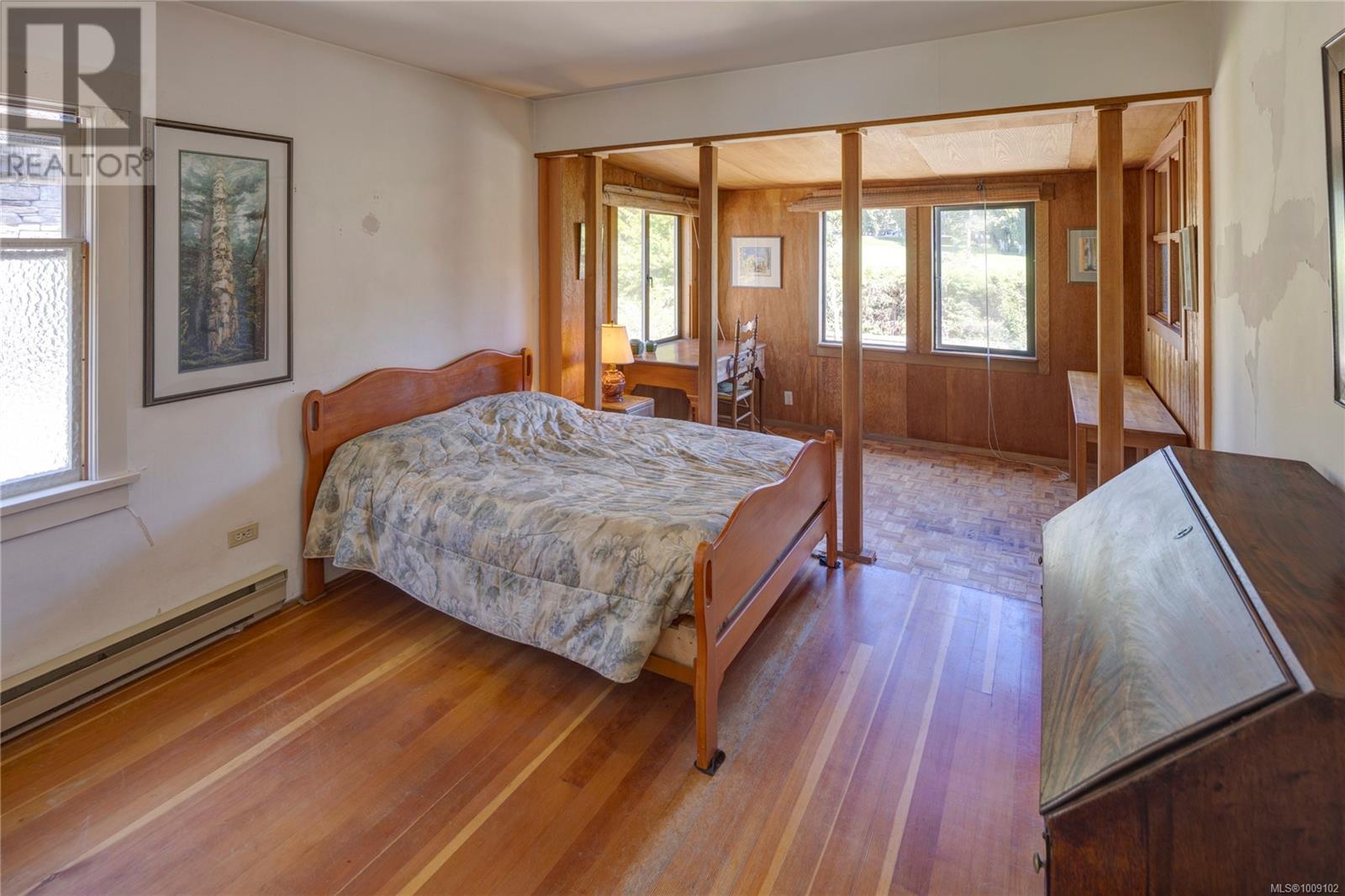 Photo 9 of 821 Newport Ave, Oak Bay BC