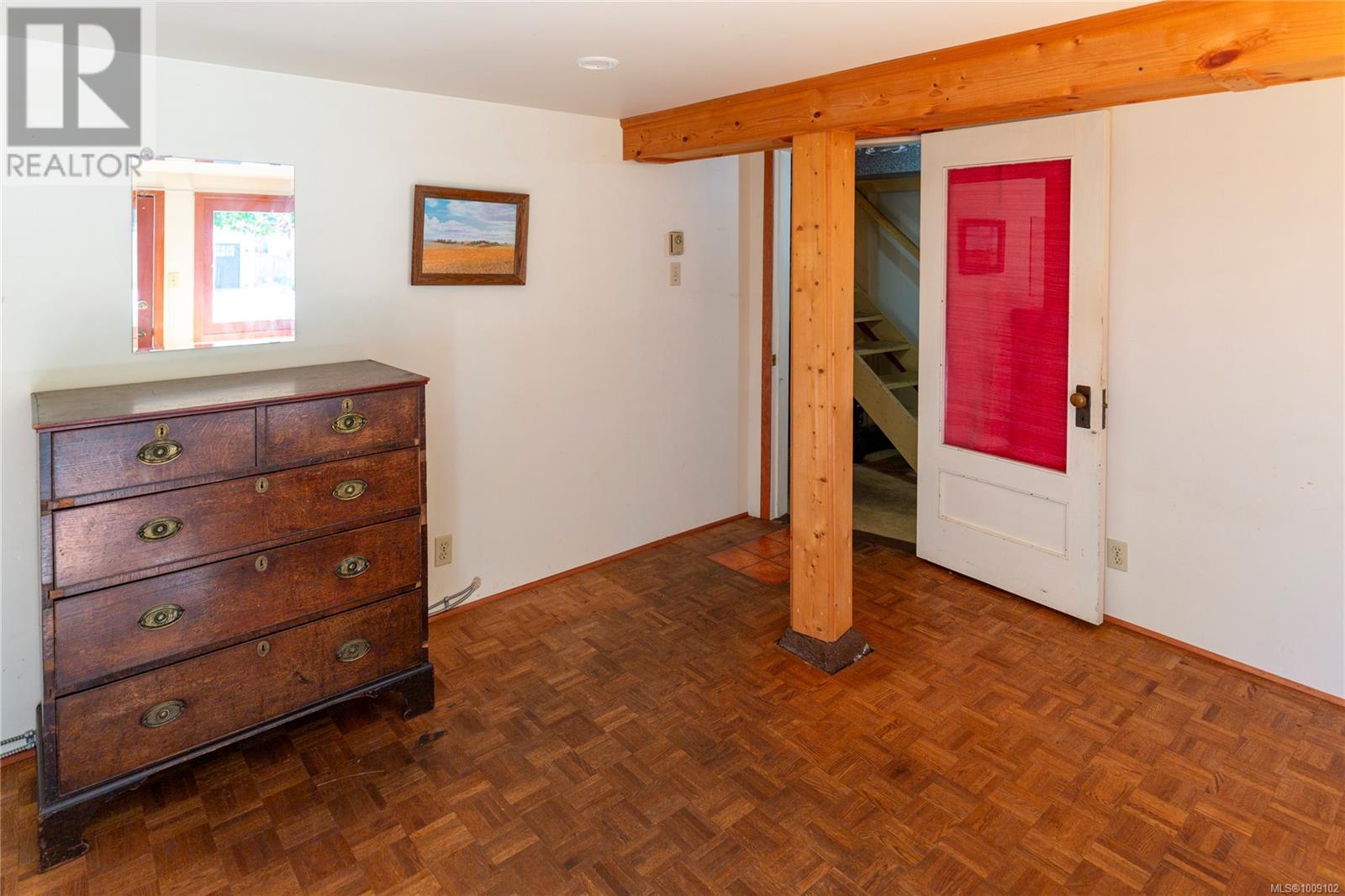 Photo 10 of 821 Newport Ave, Oak Bay BC