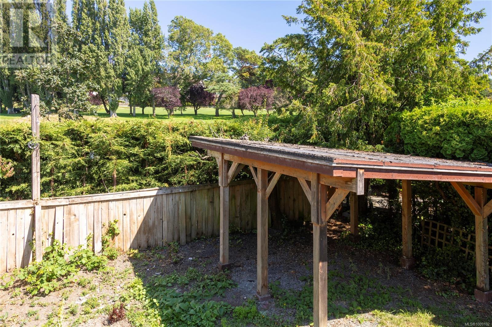 Photo 16 of 821 Newport Ave, Oak Bay BC