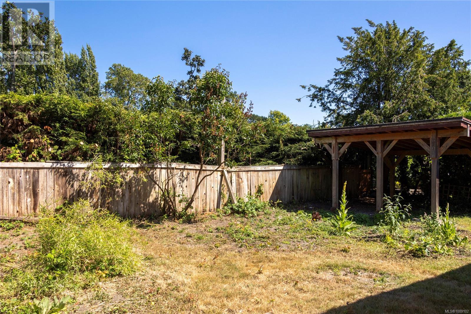 Photo 14 of 821 Newport Ave, Oak Bay BC