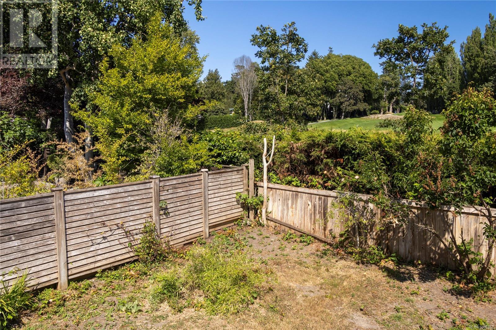 Photo 11 of 821 Newport Ave, Oak Bay BC