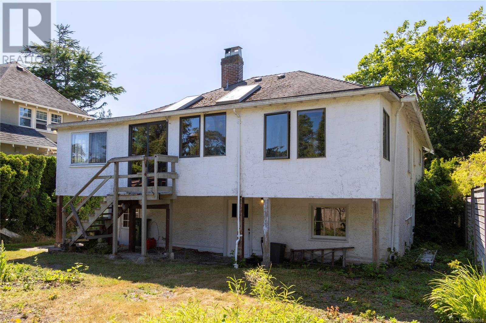Photo 15 of 821 Newport Ave, Oak Bay BC