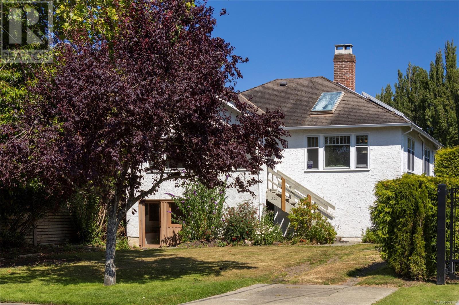 Photo 5 of 821 Newport Ave, Oak Bay BC