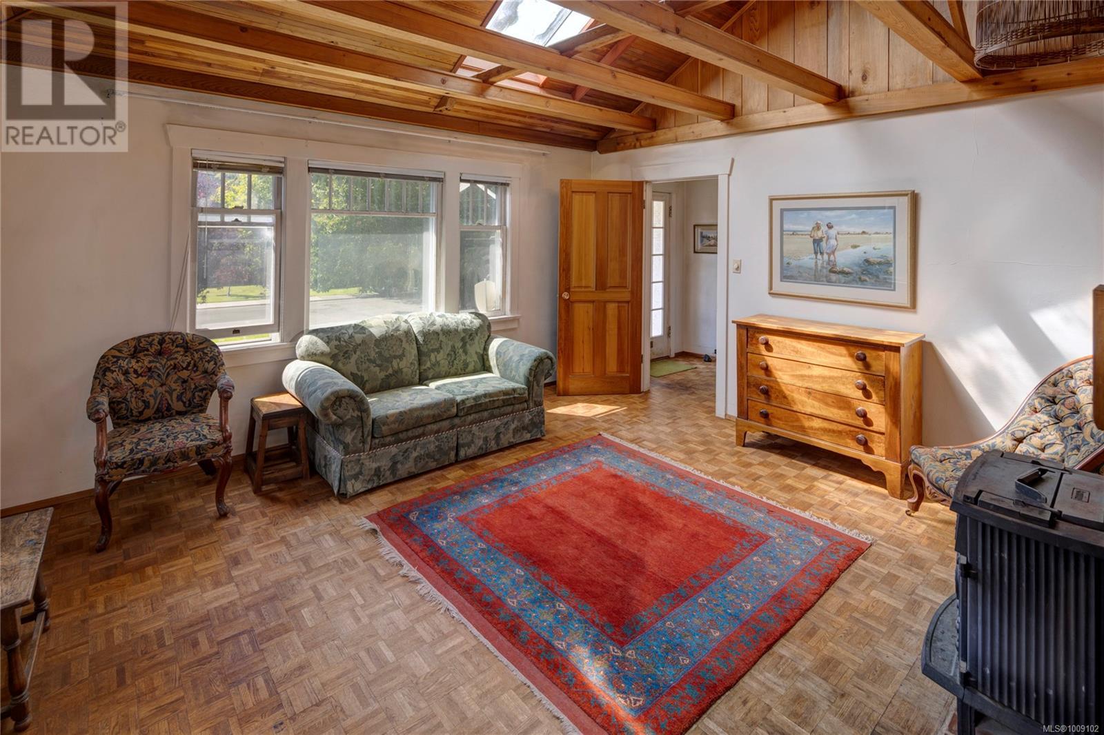 Photo 6 of 821 Newport Ave, Oak Bay BC