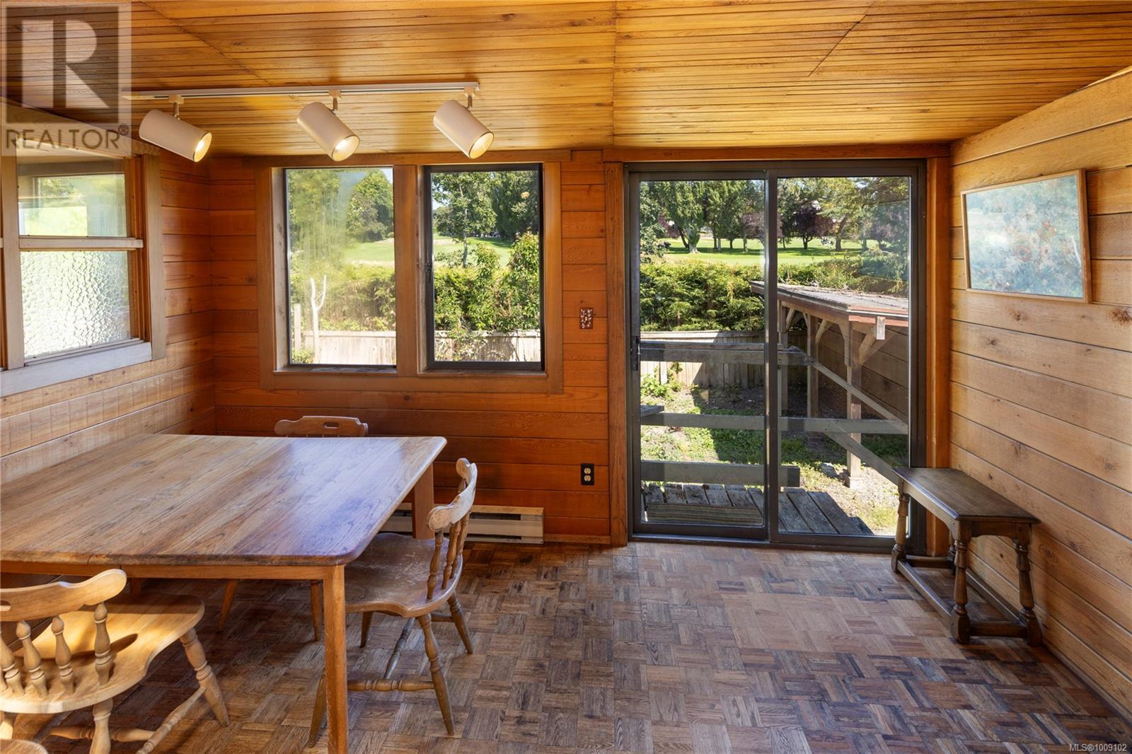 Photo 8 of 821 Newport Ave, Oak Bay BC