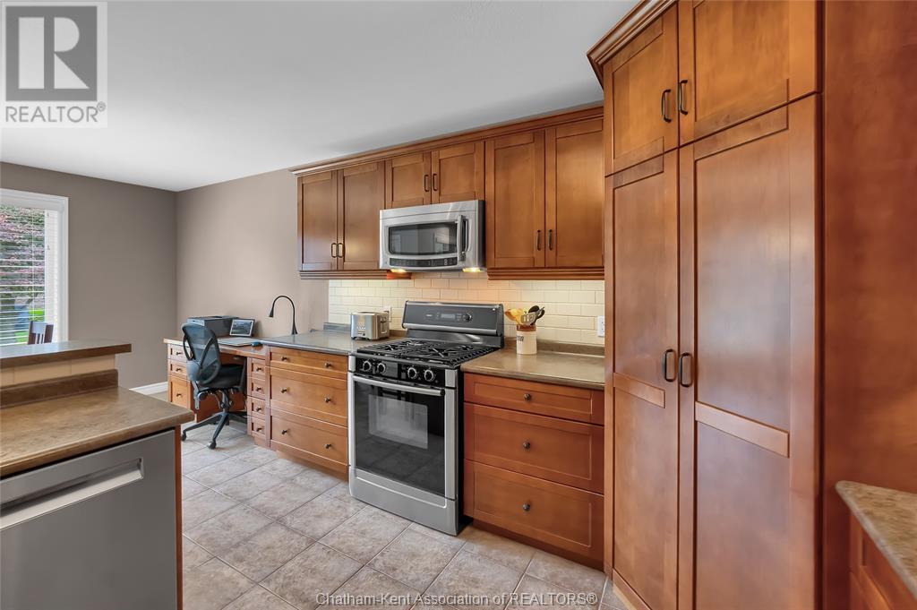Photo 19 of 75 Henry O Way, Chatham ON