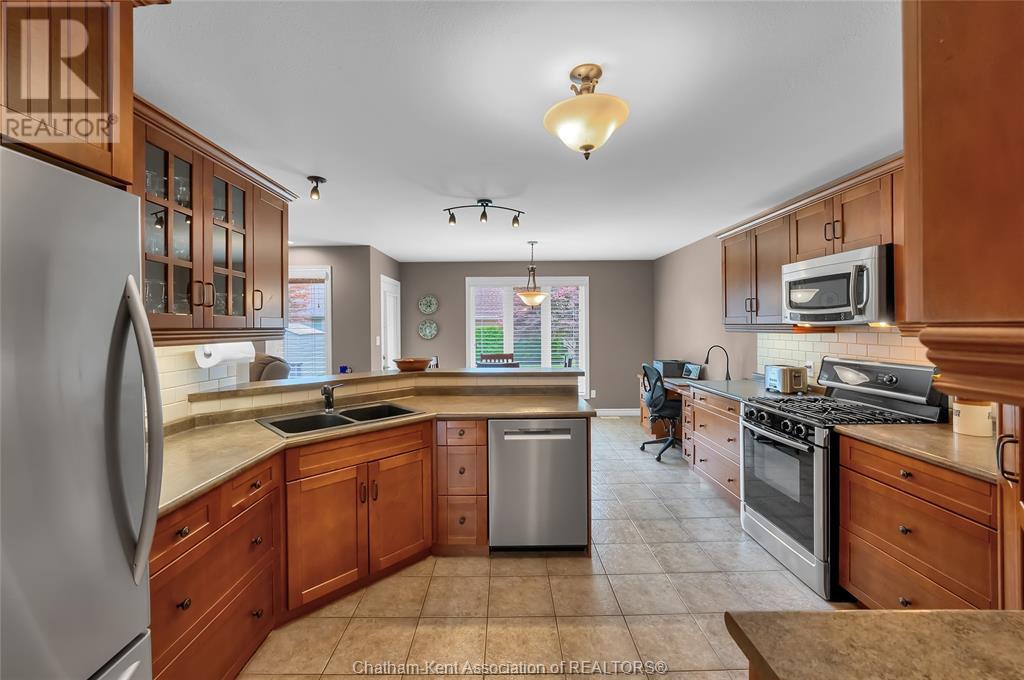 Photo 18 of 75 Henry O Way, Chatham ON