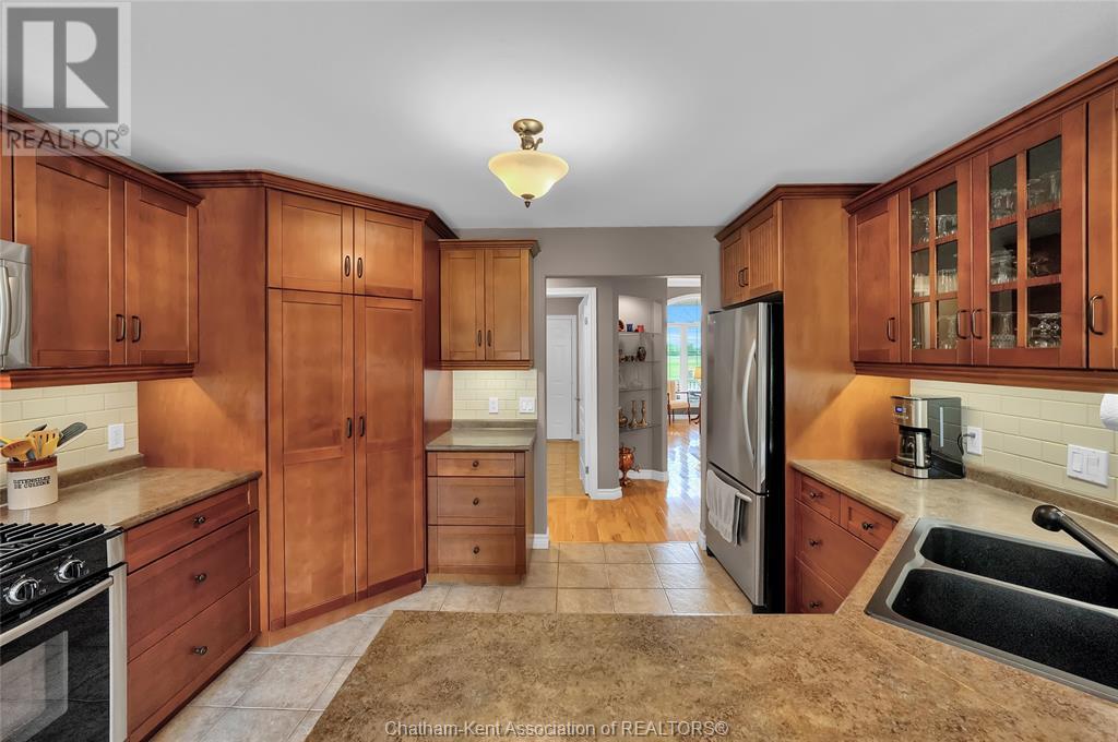 Photo 15 of 75 Henry O Way, Chatham ON