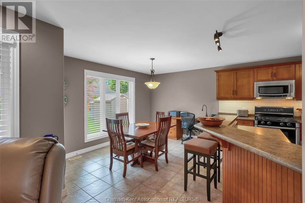 Photo 13 of 75 Henry O Way, Chatham ON