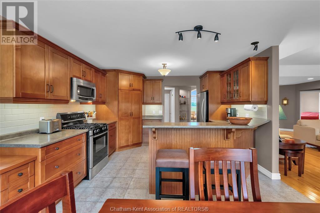 Photo 14 of 75 Henry O Way, Chatham ON