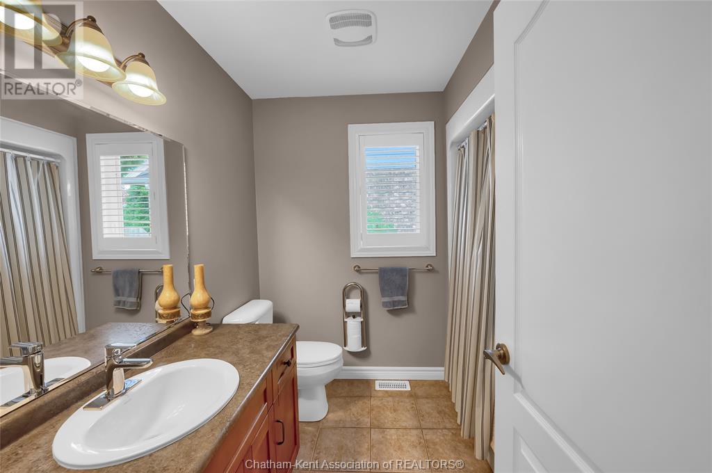 Photo 30 of 75 Henry O Way, Chatham ON