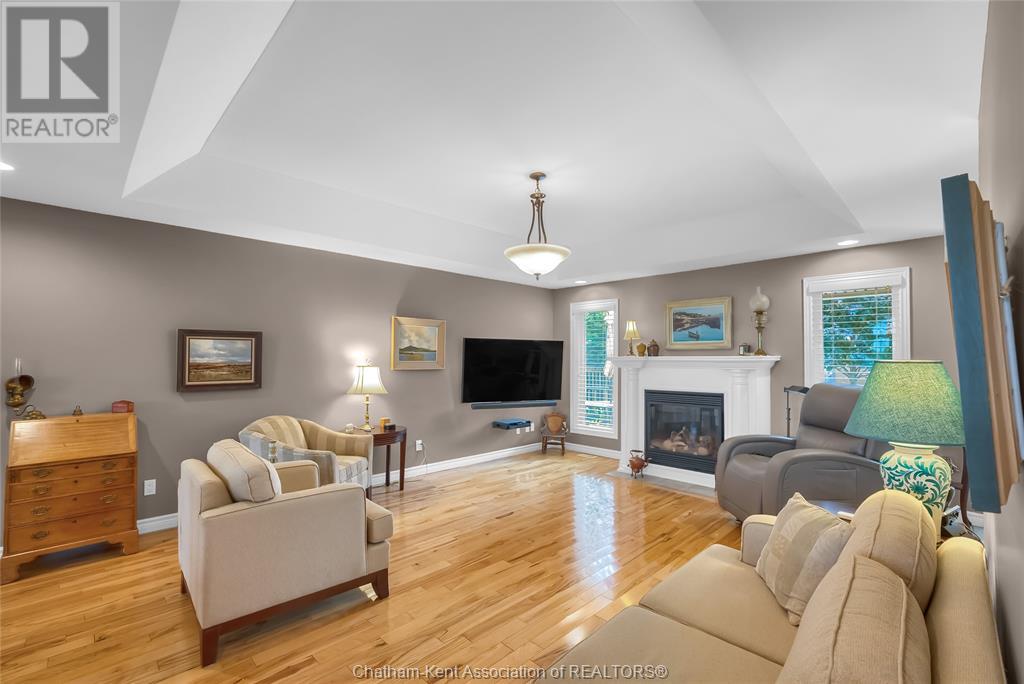 Photo 8 of 75 Henry O Way, Chatham ON